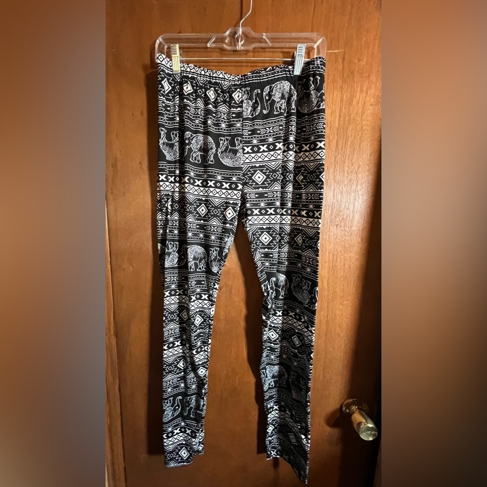 👖 Bobbie Brooks Leggings